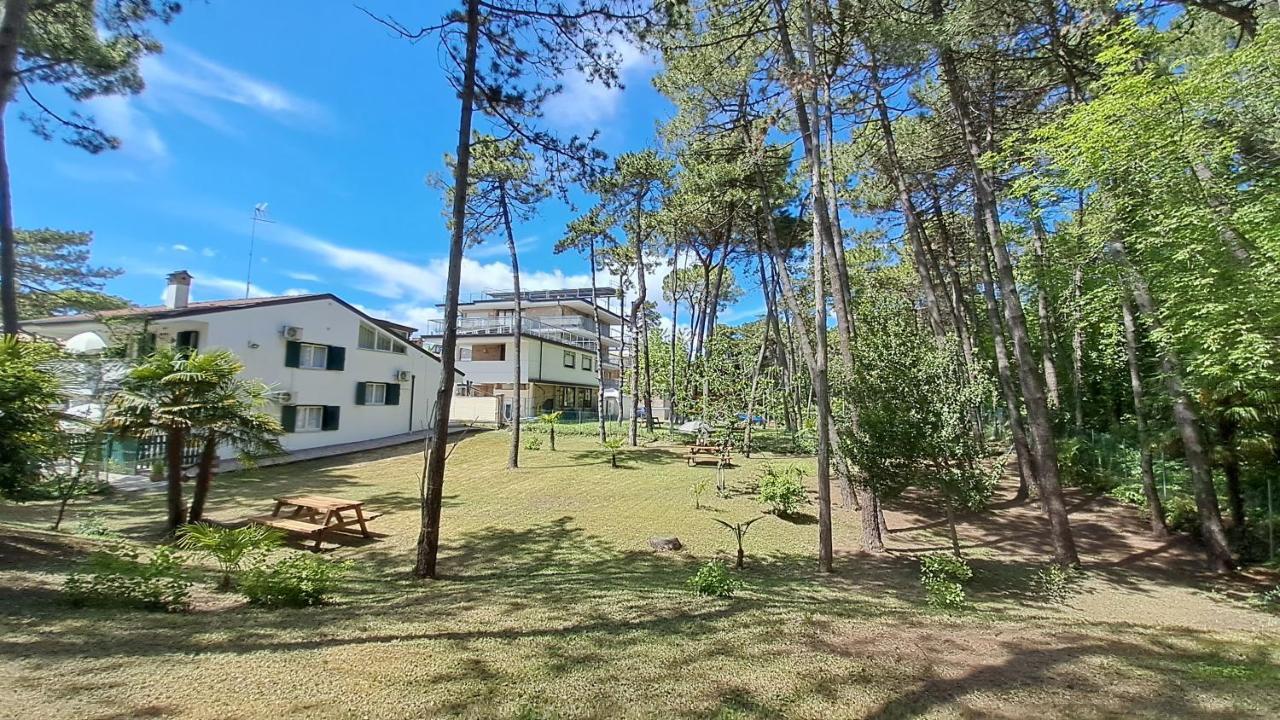 Villa Barbara Fra I Pini Линьяно-Саббьядоро Экстерьер фото