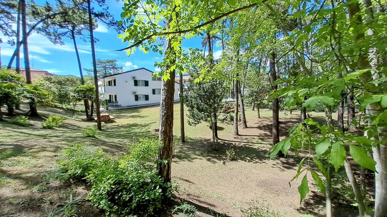 Villa Barbara Fra I Pini Линьяно-Саббьядоро Экстерьер фото